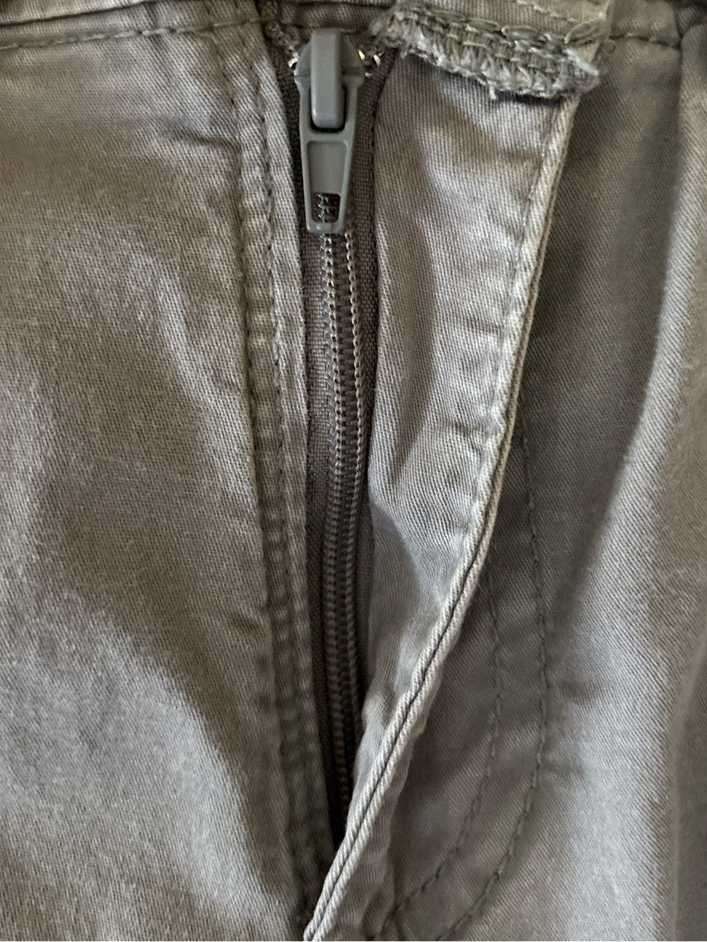 Lee Relaxed Fit Mid-Rise Women’s Capri Pants in Gray Size 8 - Picture 6 of 10